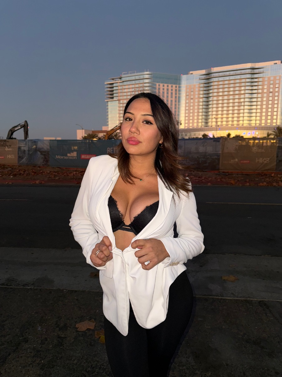 Take a pause and enjoy Ali Cruz — streaming from Wroclaw