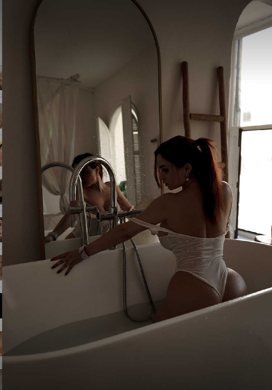 A playful frame from Miranda Faith nude — online in Wroclaw