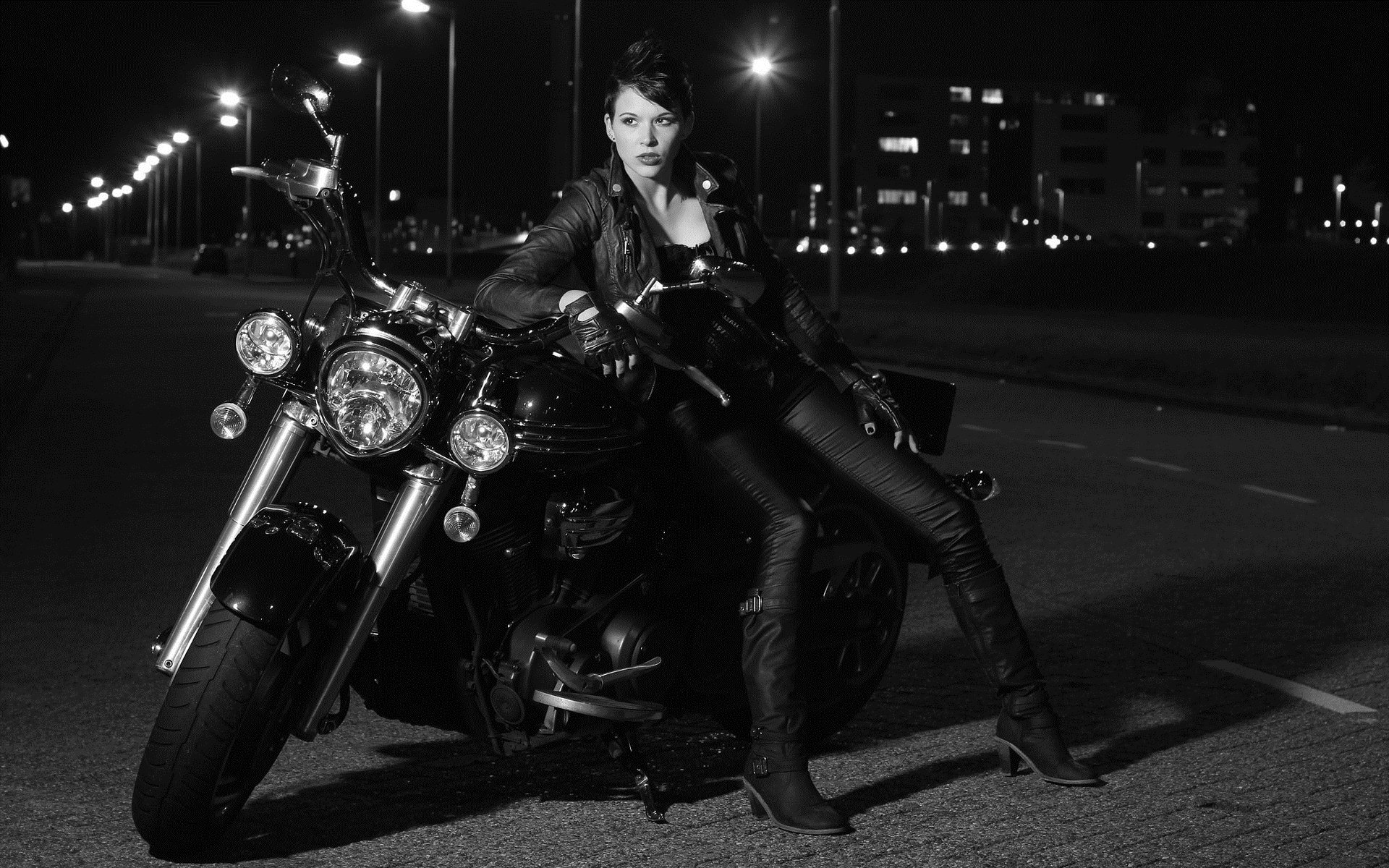 Photo Beautiful girls and motorcycles in Wroclaw