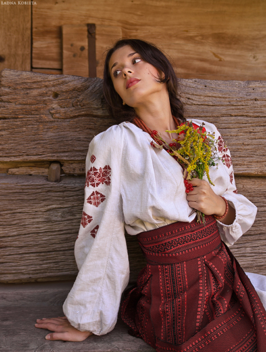 Girls in Slavic costumes in Wroclaw